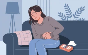 Femme qui a mal au ventre a cause d'un retour de couche